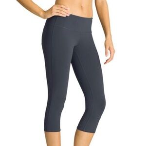 Athleta Chaturanga Charcoal Capris
